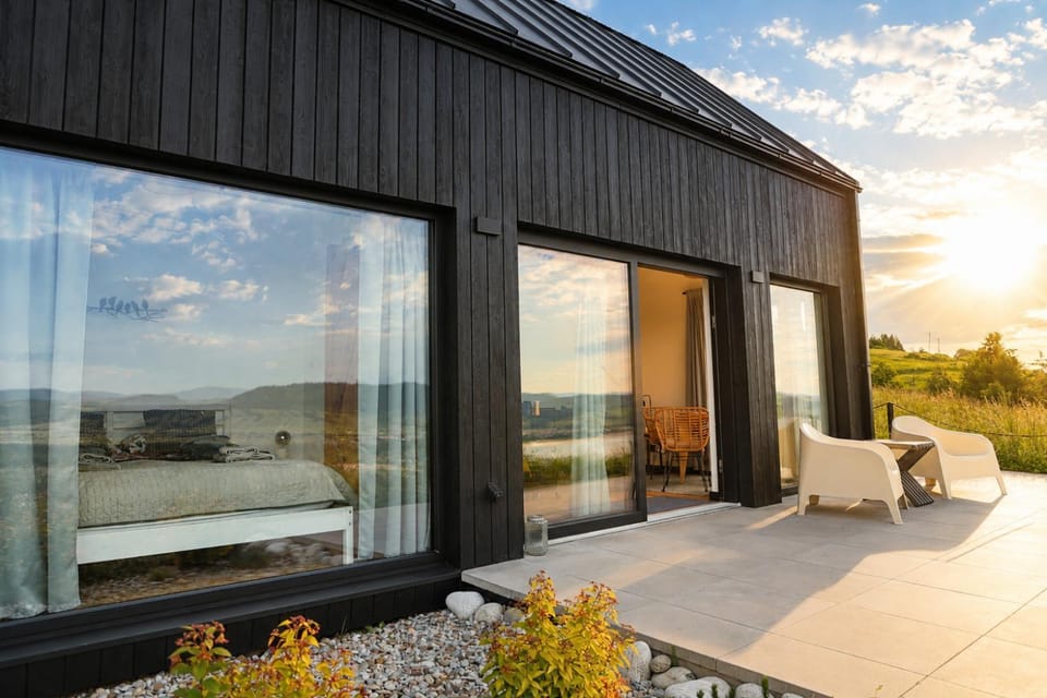 Property building, Patio, Day, Natural landscape, Balcony/Terrace, Seating area