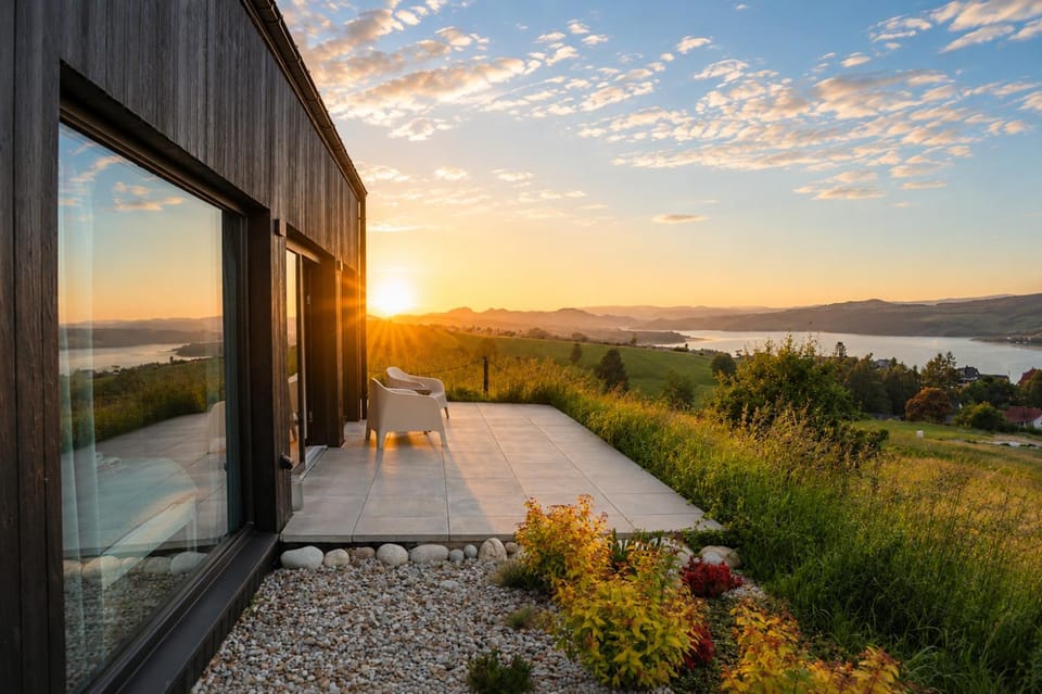 Patio, Nearby landmark, Natural landscape, View (from property/room), Balcony/Terrace, Lake view, Mountain view, Sunrise