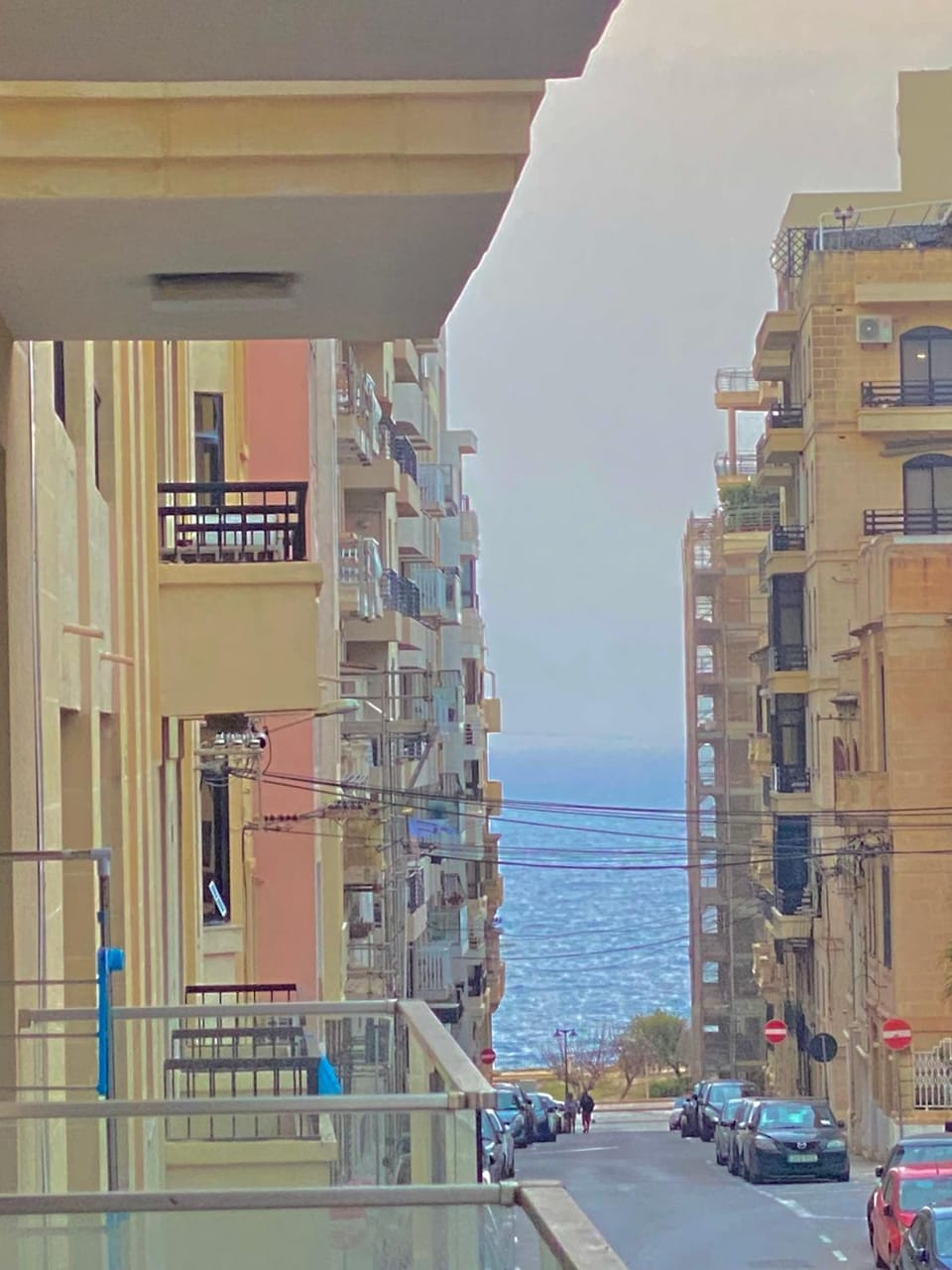 Property building, Day, Neighbourhood, Sea view, Street view, Location
