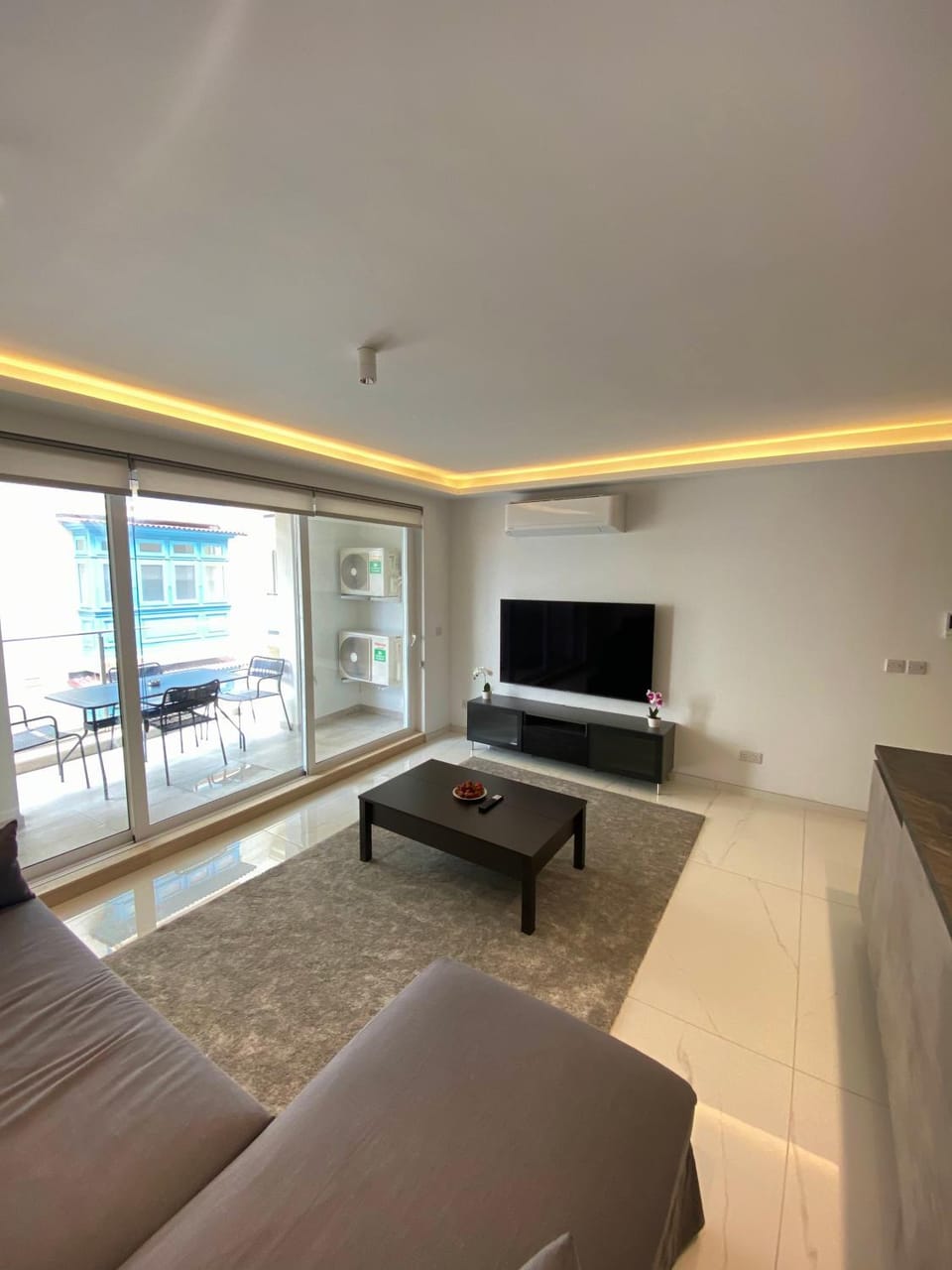 Communal lounge/ TV room, TV and multimedia, Living room, Seating area, Evening entertainment