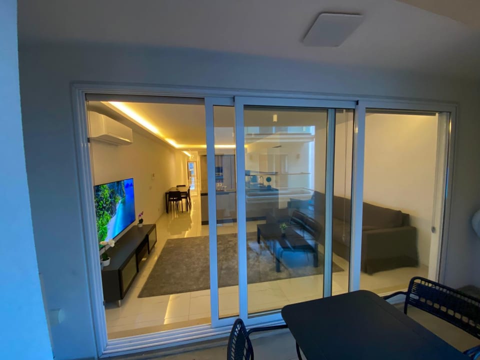 Communal lounge/ TV room, Bed, TV and multimedia, Living room, Seating area