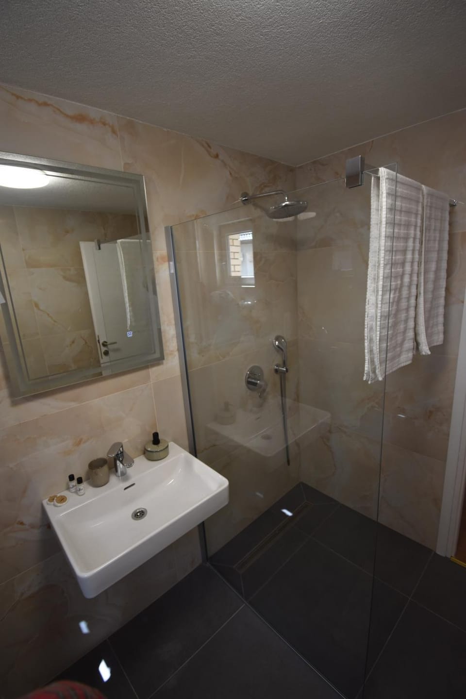 Shower, Bathroom, towels