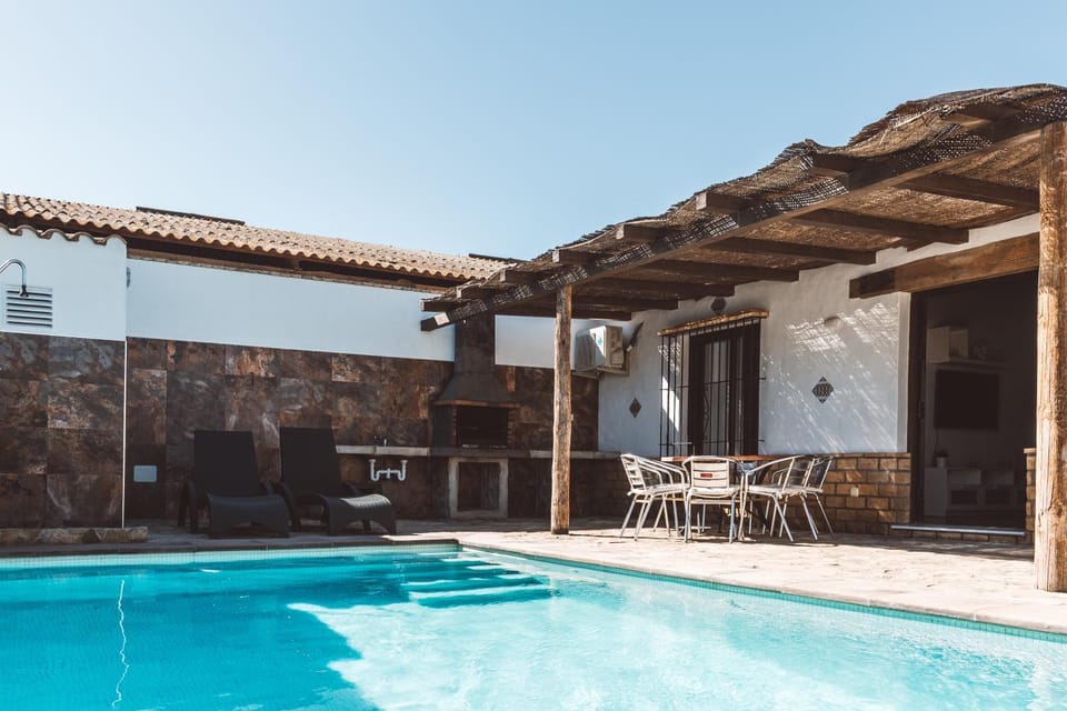 Swimming pool, sunbed