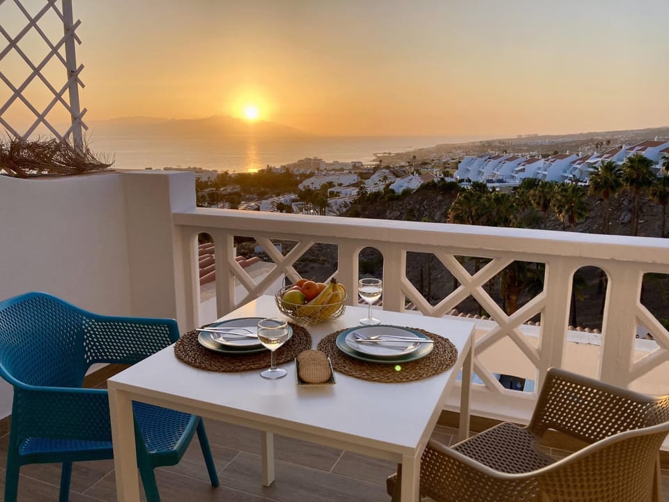 Natural landscape, View (from property/room), Balcony/Terrace, Seating area, Sea view, Sunset
