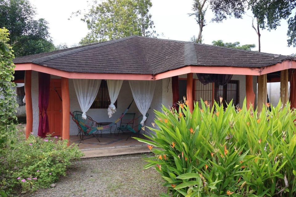 bungalow cactus frente ala playa Vacation rental in Cahuita