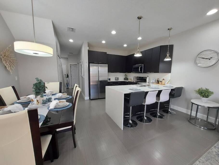 Kitchen or kitchenette, Dining area
