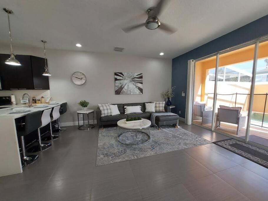 Kitchen or kitchenette, Living room