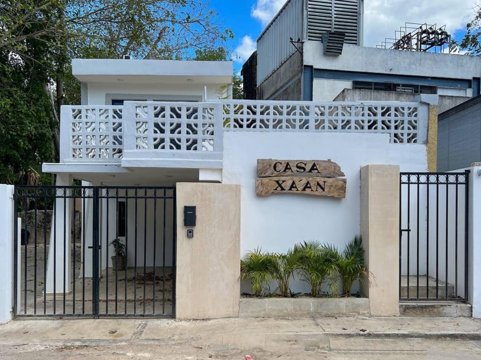 Property building, Facade/entrance, Day