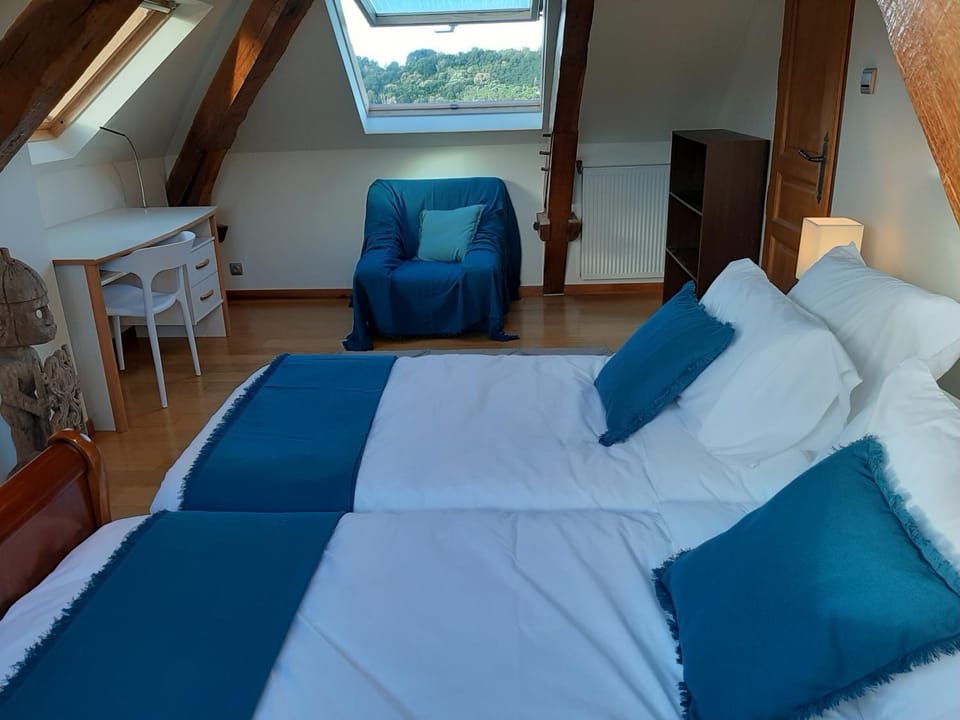 Bed, Bedroom