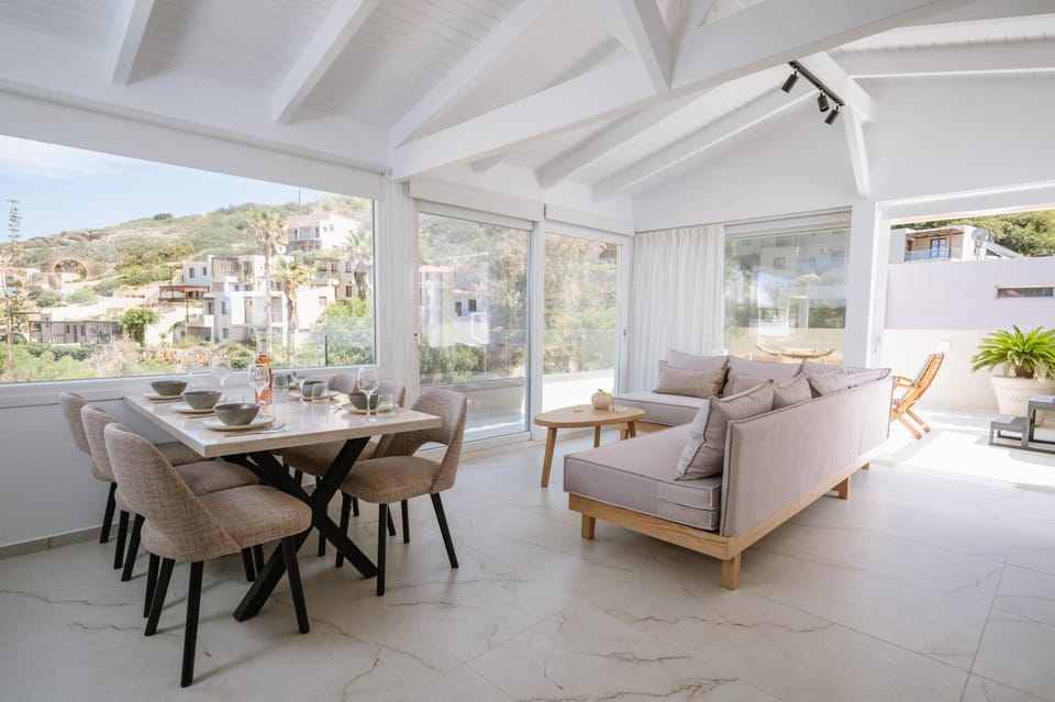 View (from property/room), Living room, Photo of the whole room, Seating area, Dining area