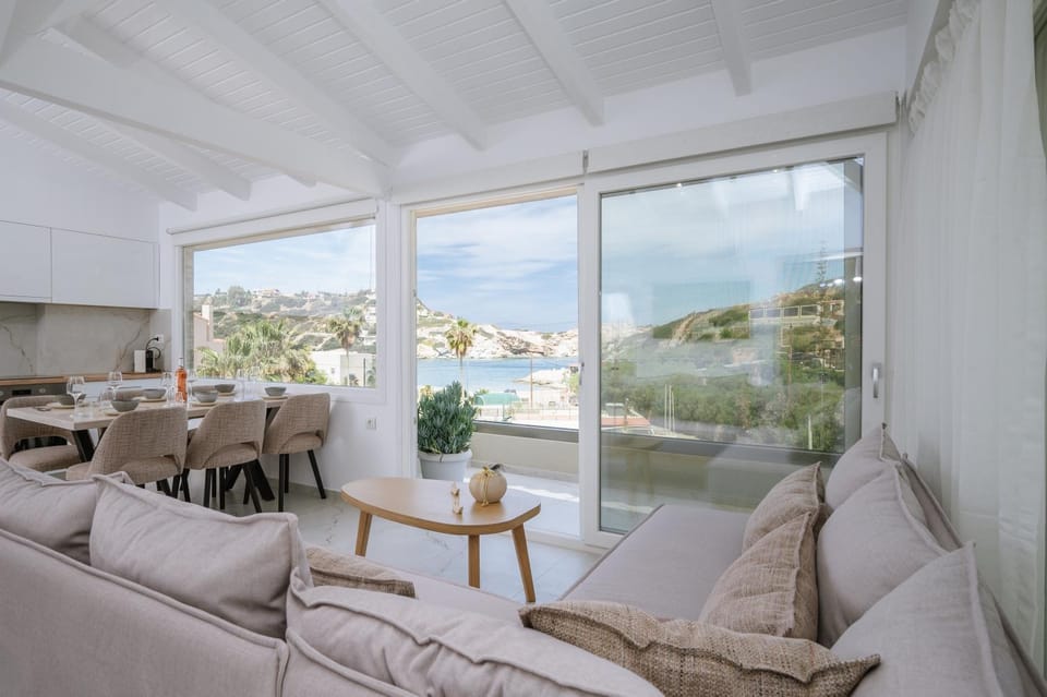 Seating area, Dining area, Sea view