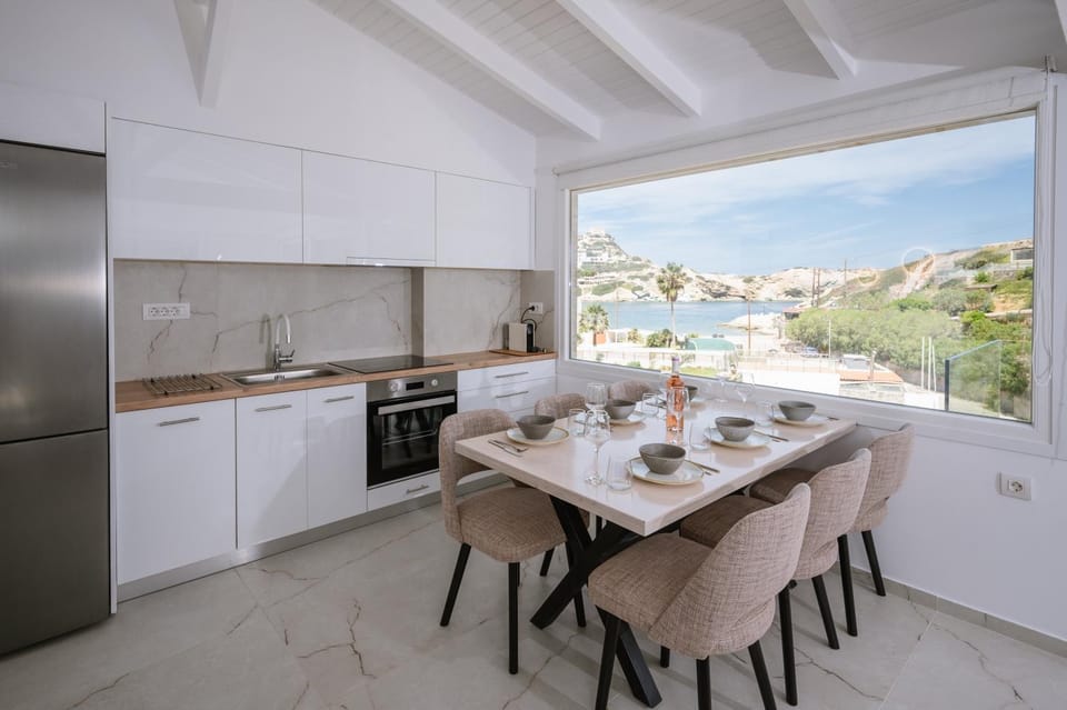 Photo of the whole room, Sea view, kitchen