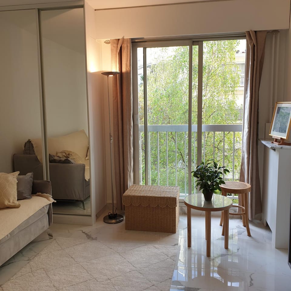 Living room, Garden view