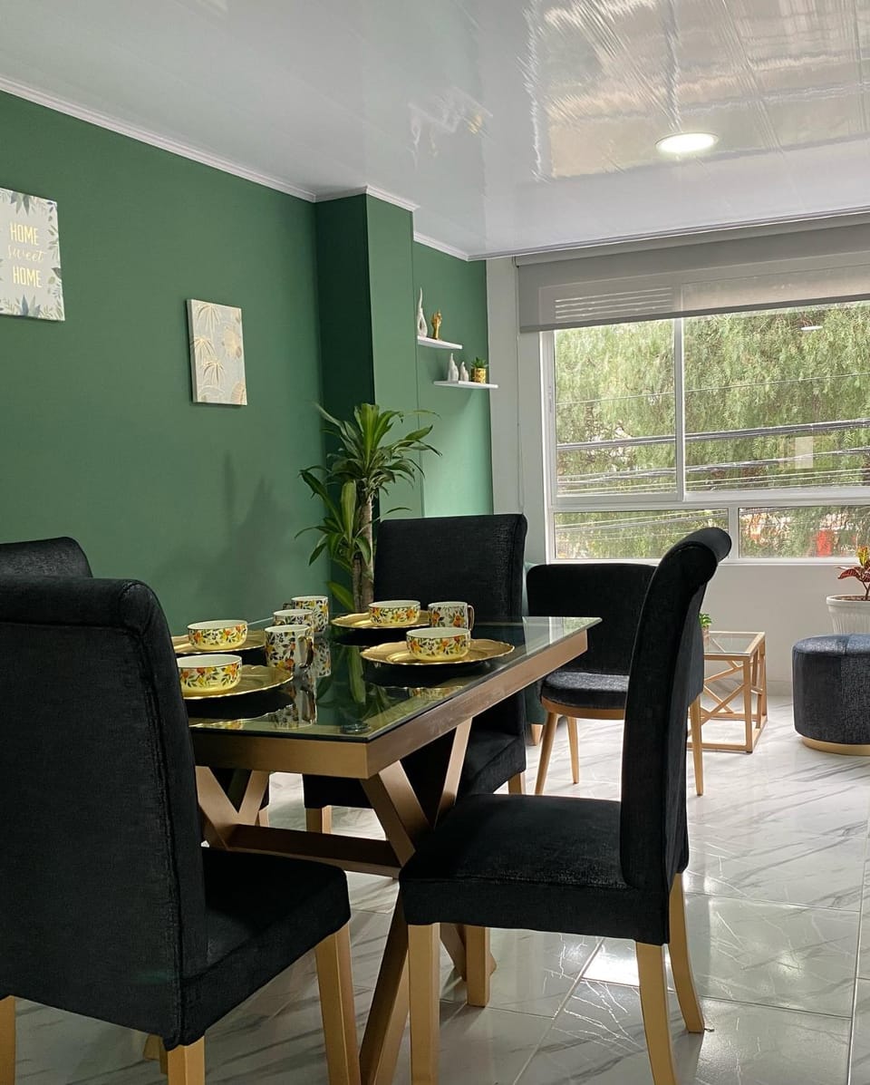 Seating area, Food