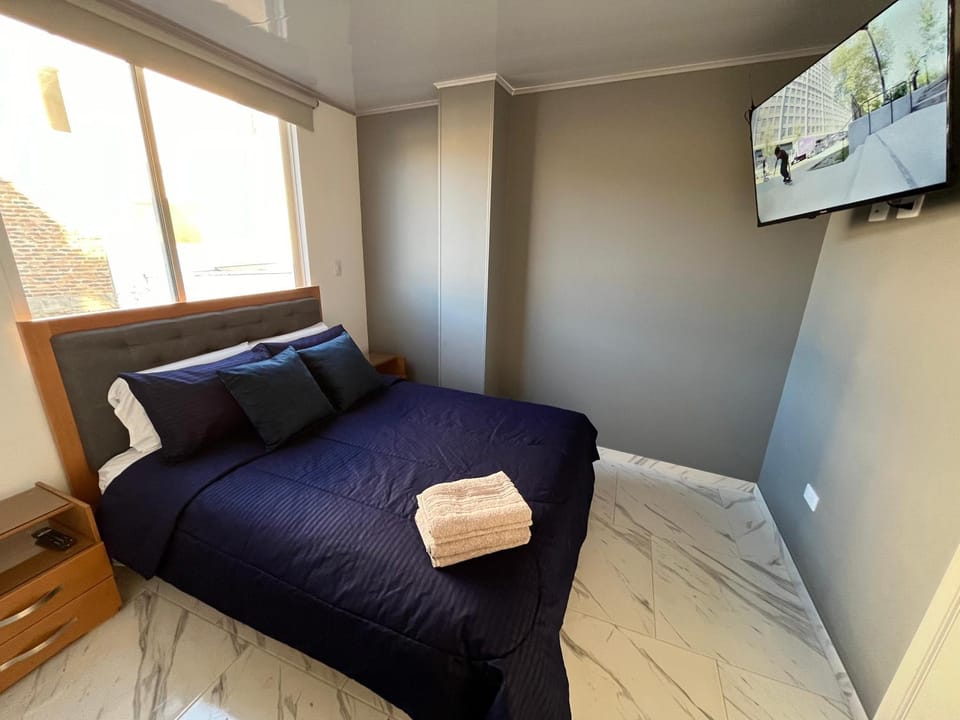 Bed, TV and multimedia, Bedroom, towels
