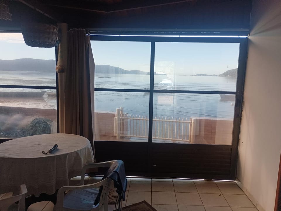 Casa de frente ao mar Enseada de Brito House in State of Santa Catarina