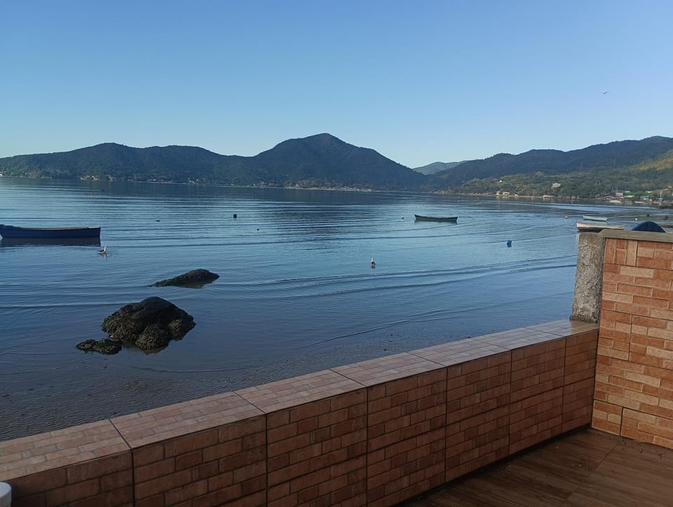 Casa de frente ao mar Enseada de Brito House in State of Santa Catarina
