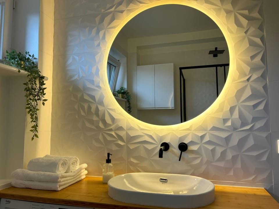 Bathroom, hair dryier, towels