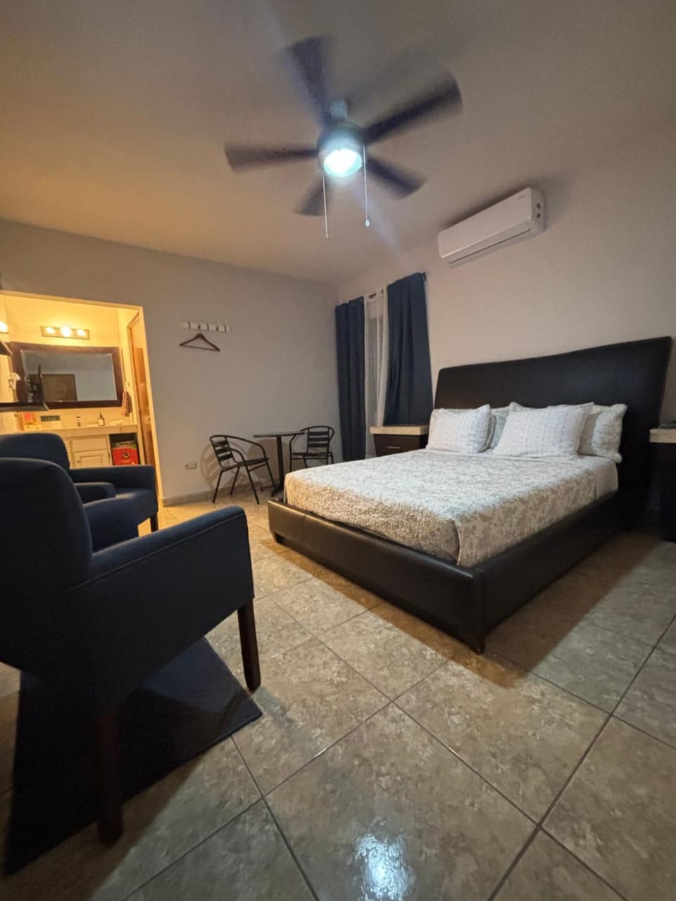Bedroom, air conditioner