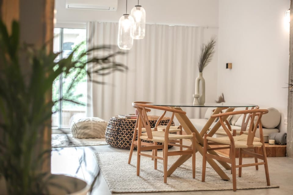 Living room, Dining area