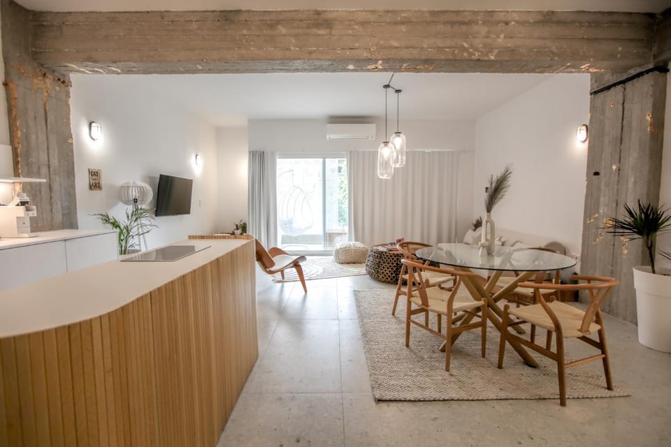 Kitchen or kitchenette, Living room