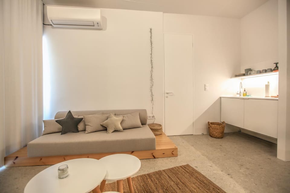 Living room, Seating area, air conditioner