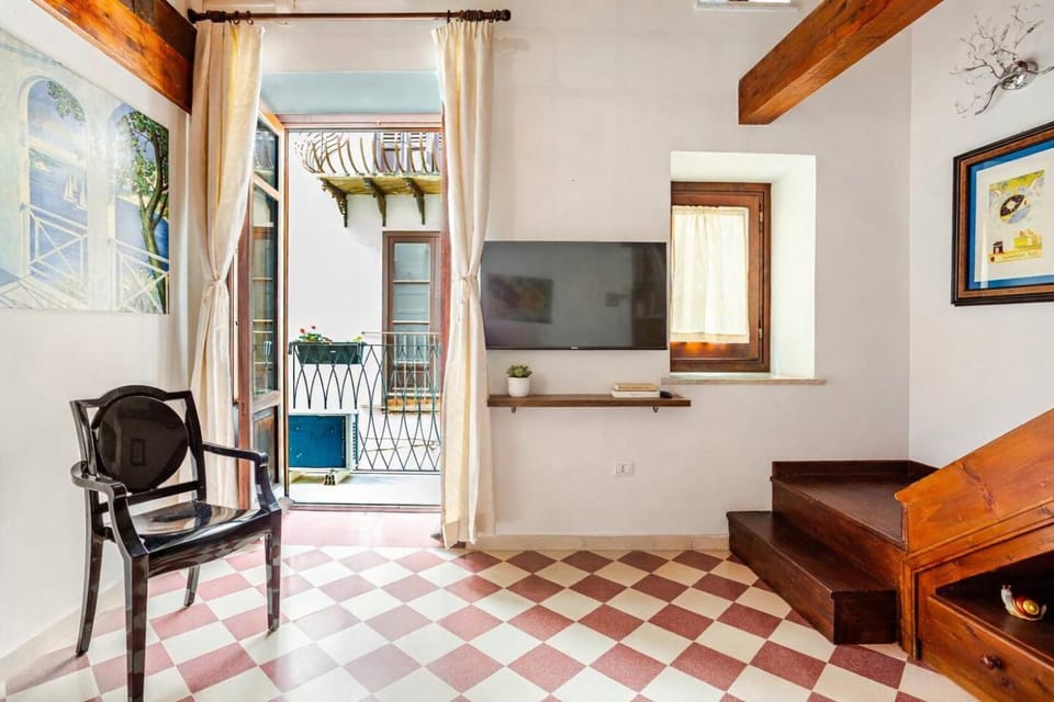 View (from property/room), Balcony/Terrace, Living room