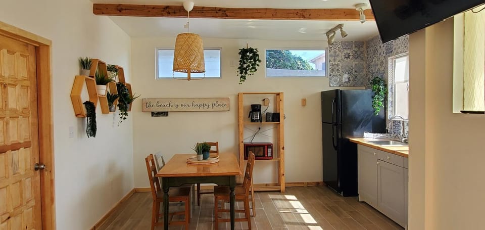 Dining area, kitchen
