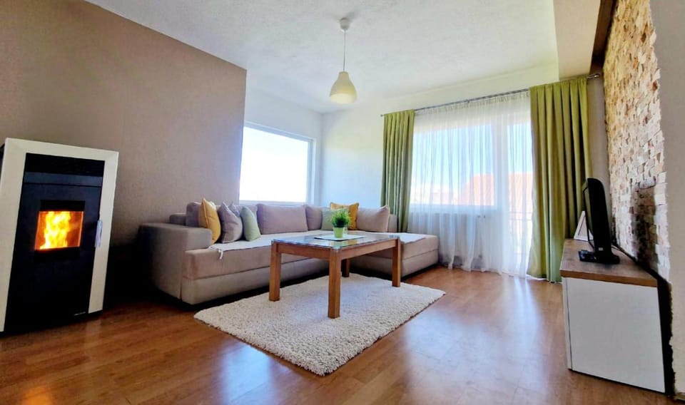 Communal lounge/ TV room, TV and multimedia, Living room