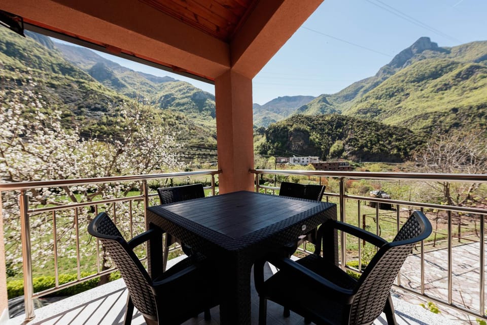 koman_lakeview_apartments Apartment in Montenegro