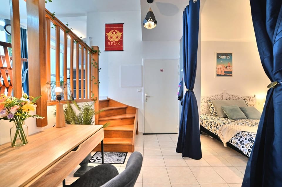 Seating area, Bedroom