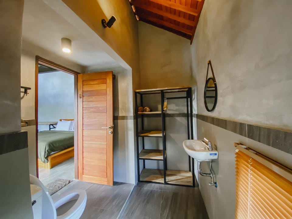 Toilet, Bathroom, towels
