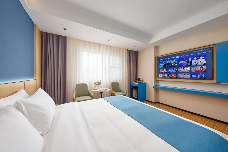 Communal lounge/ TV room, Bed, TV and multimedia, Photo of the whole room, Evening entertainment, Bedroom