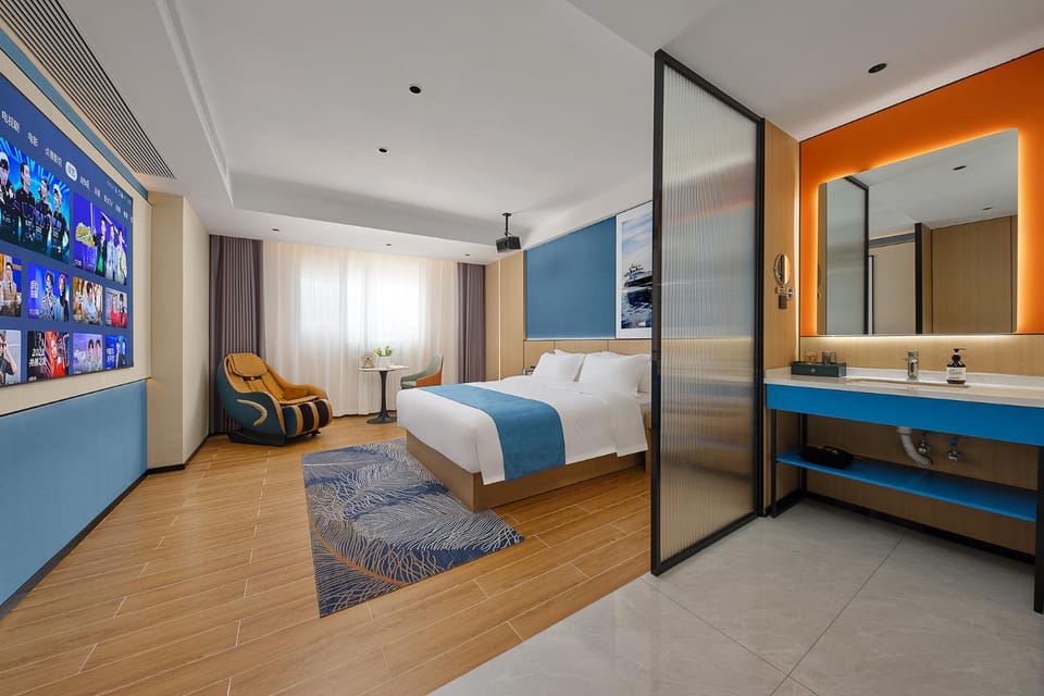 Bed, TV and multimedia, Photo of the whole room, Bedroom, bunk bed, hair dresser, towels, wardrobe