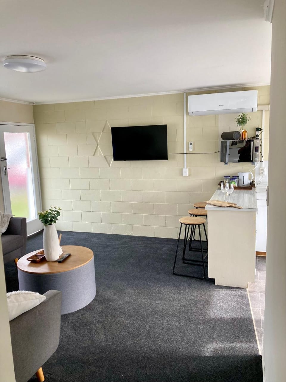TV and multimedia, Coffee/tea facilities, Dining area, minibar