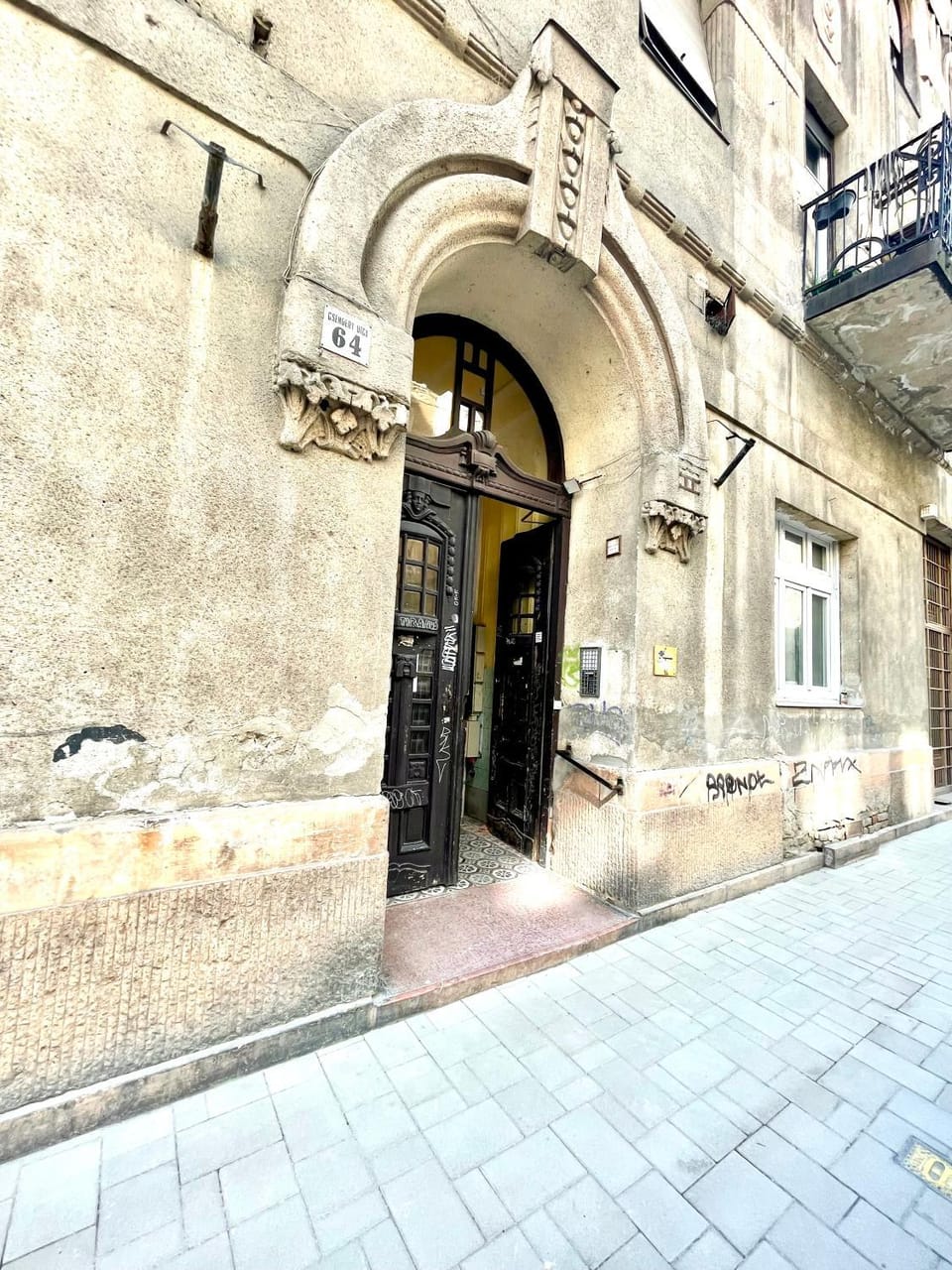 Property building, Facade/entrance, Day