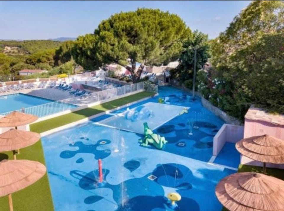 Mobil-home climatisé - Camping Montana 4 étoiles, golfe de Saint-Tropez Campground/ 
RV Resort in Gassin