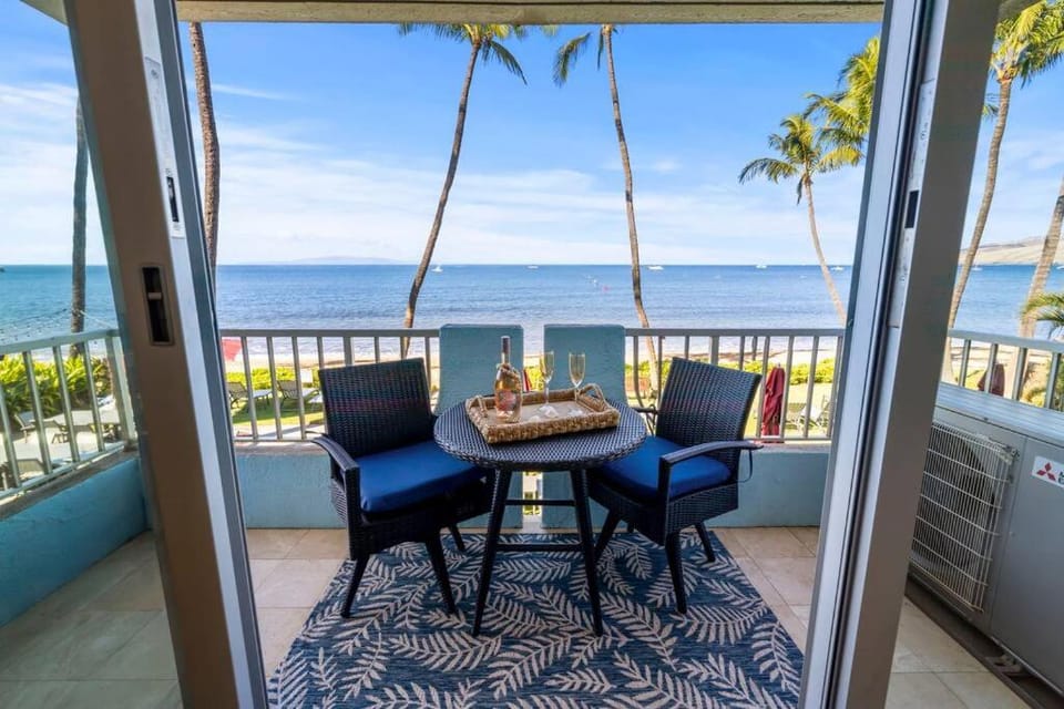 Nani Kai Hale 209- Remodeled prime oceanfront 1 bedroom Kihei gem Apartment in Maalaea