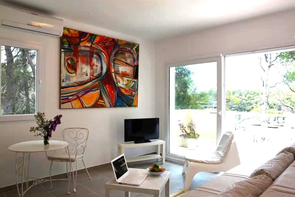 Communal lounge/ TV room, Living room, Seating area