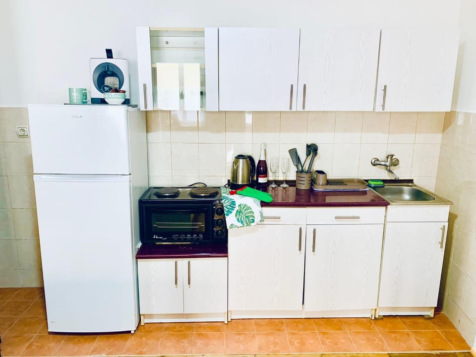 Coffee/tea facilities, Kitchen or kitchenette, oven