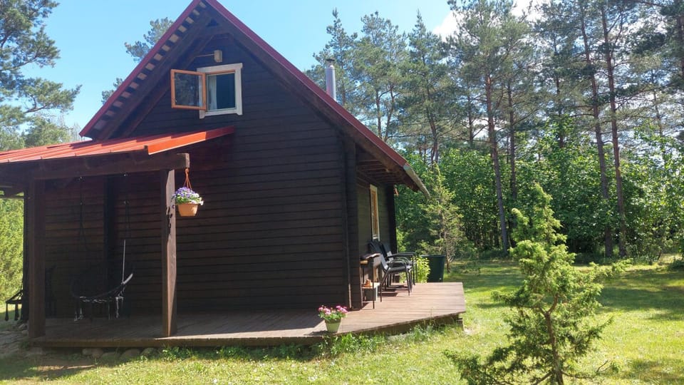 Sinilille suvemaja saunaga House in Estonia