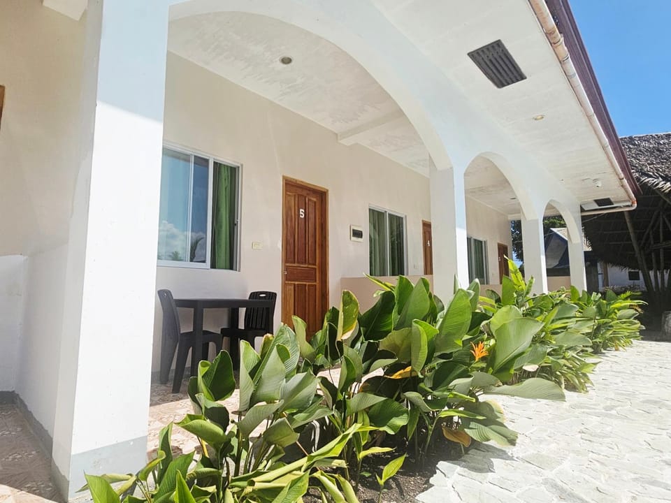 Property building, Garden, Balcony/Terrace, Garden view
