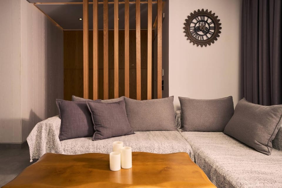 Communal lounge/ TV room, Living room