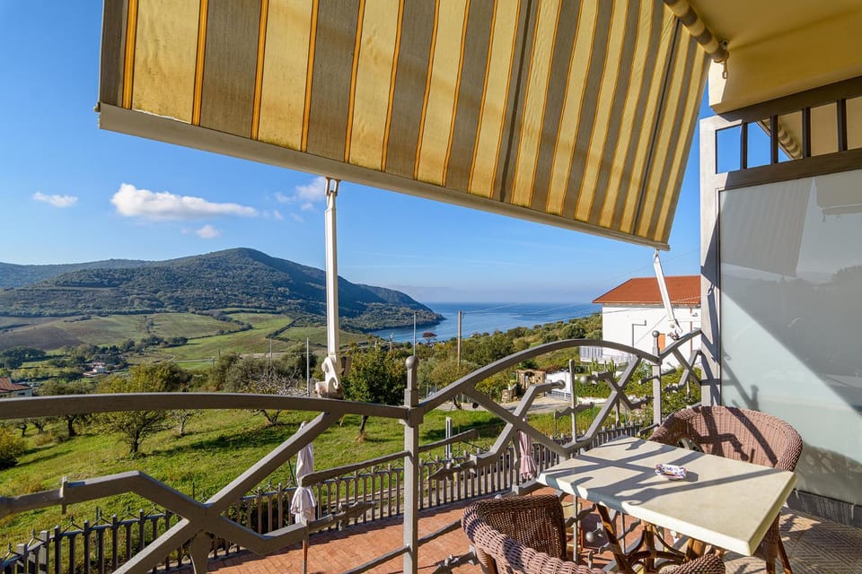 Natural landscape, Balcony/Terrace, Mountain view, Sea view