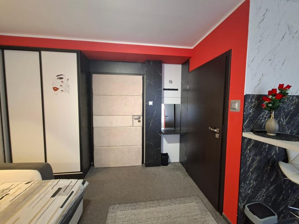 Bed, Photo of the whole room, wardrobe