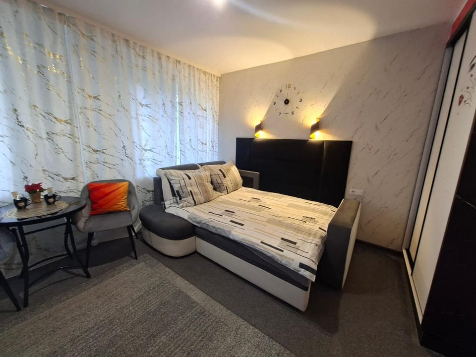 Bed, Living room, Photo of the whole room, Seating area, Bedroom