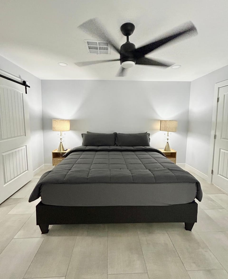 Bed, Bedroom, fireplace