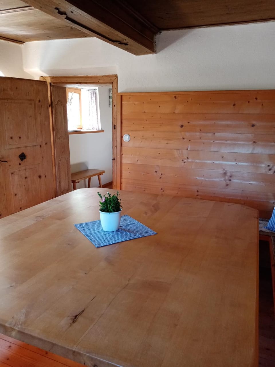 Seating area, Dining area