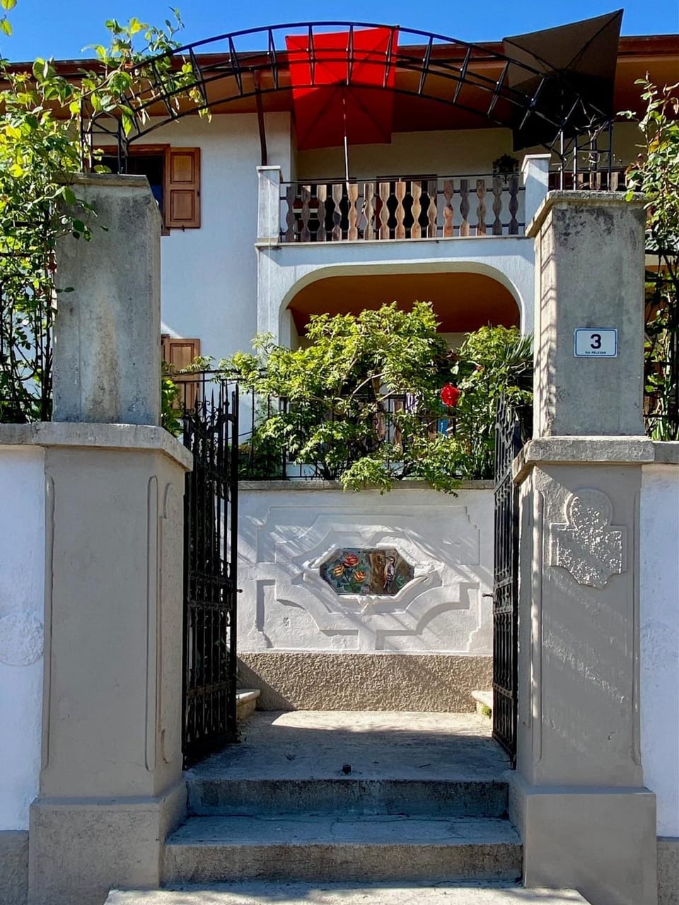 Property building, Facade/entrance, Day, Garden