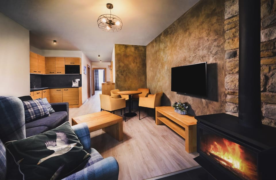 TV and multimedia, Kitchen or kitchenette, Living room, Seating area